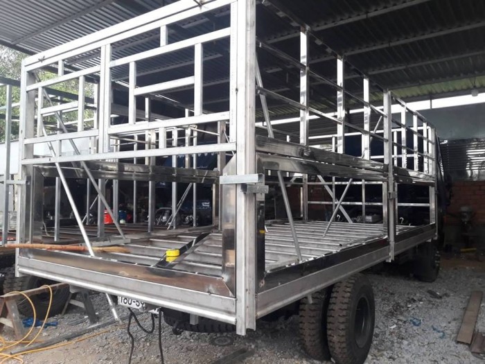 Mua xe tải Hyundai HD120SL 8 tấn thùng mui bạt, tặng phí trước bạ,trả trước chỉ 100 triệu giao luôn xe