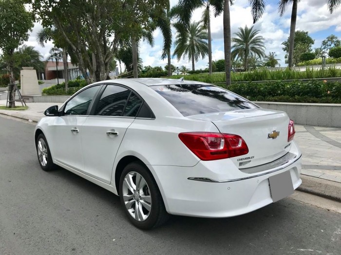Bán Chevrolet Cruze LTZ 2016 màu trắng xe đẹp như mới. Xe gia đình