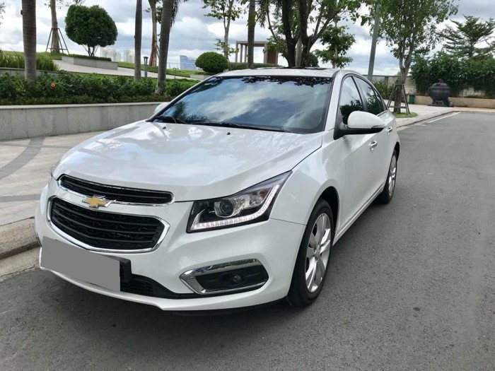 Bán Chevrolet Cruze LTZ 2016 màu trắng xe đẹp như mới. Xe gia đình