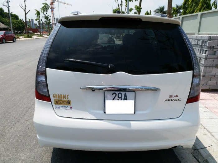 Mitsubishi Grandis Limited đời 2011 màu trắng Biển Hà Nội