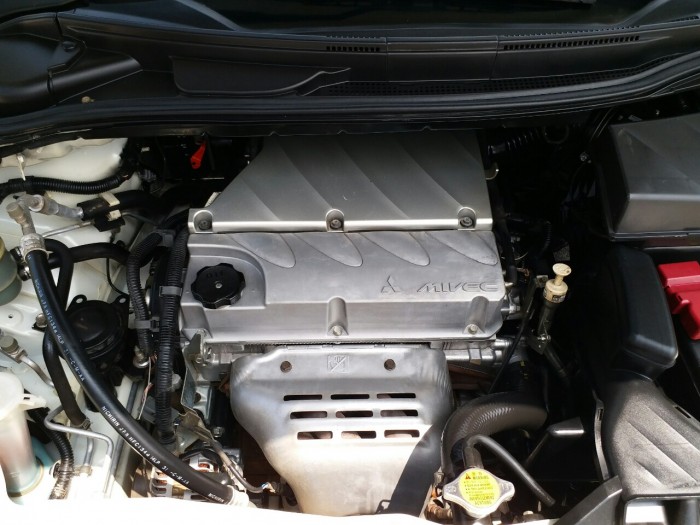 Mitsubishi Grandis Limited đời 2011 màu trắng Biển Hà Nội