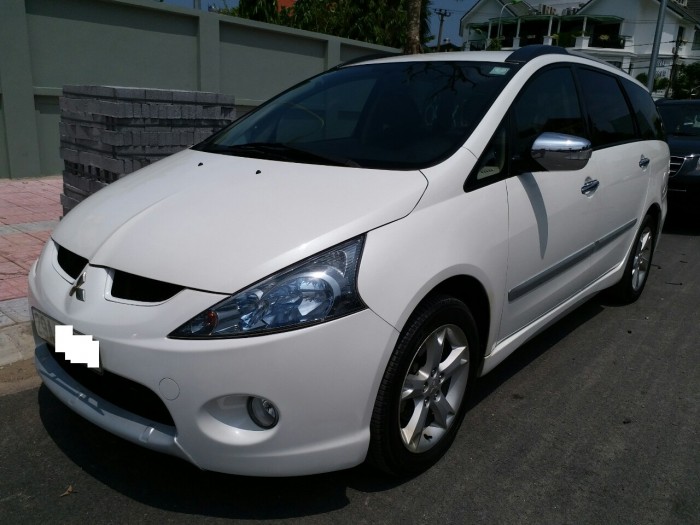 Mitsubishi Grandis Limited đời 2011 màu trắng Biển Hà Nội