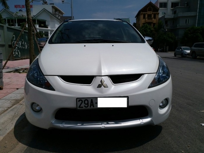 Mitsubishi Grandis Limited đời 2011 màu trắng Biển Hà Nội