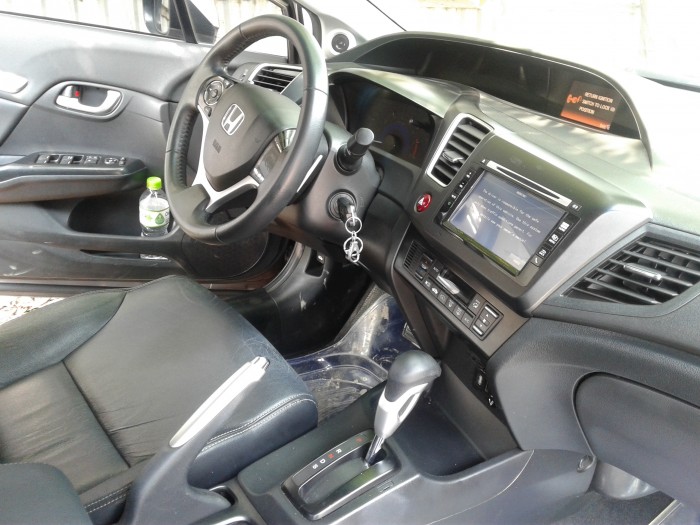 Honda Civic 2.0 02/2015 một đời chủ mua mới trong hãng . Cam kết không tông đụng . Trang bị đủ DVD