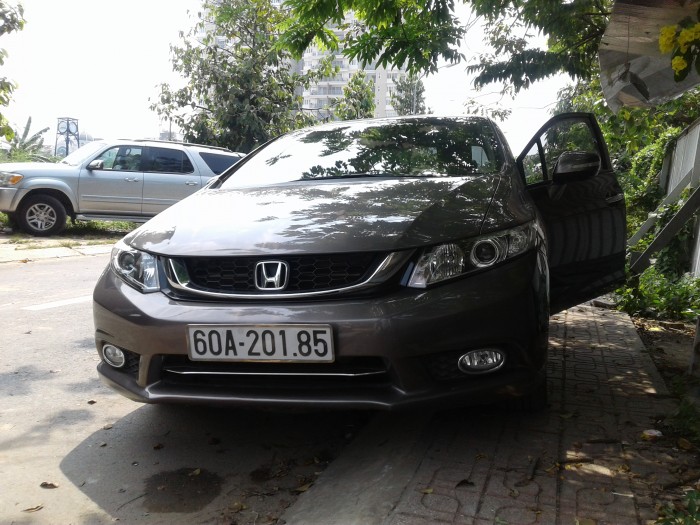 Honda Civic 2.0 02/2015 một đời chủ mua mới trong hãng . Cam kết không tông đụng . Trang bị đủ DVD