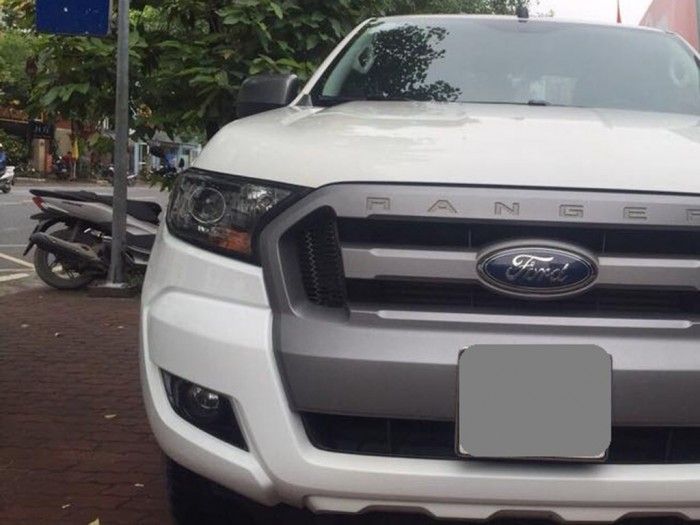 Bán Ford Ranger tự động 2016 màu trắng mạnh mẽ.