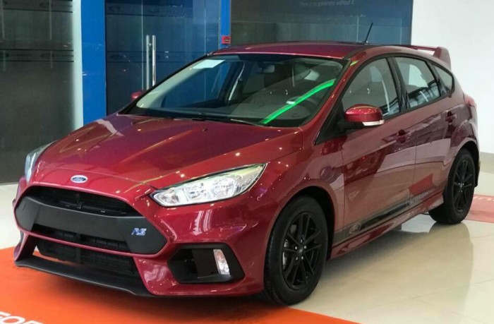 Giá xe Ford Focus Sport RS 5 cửa, trả trước 150 triệu có xe giao ngay tại Gia Định Ford