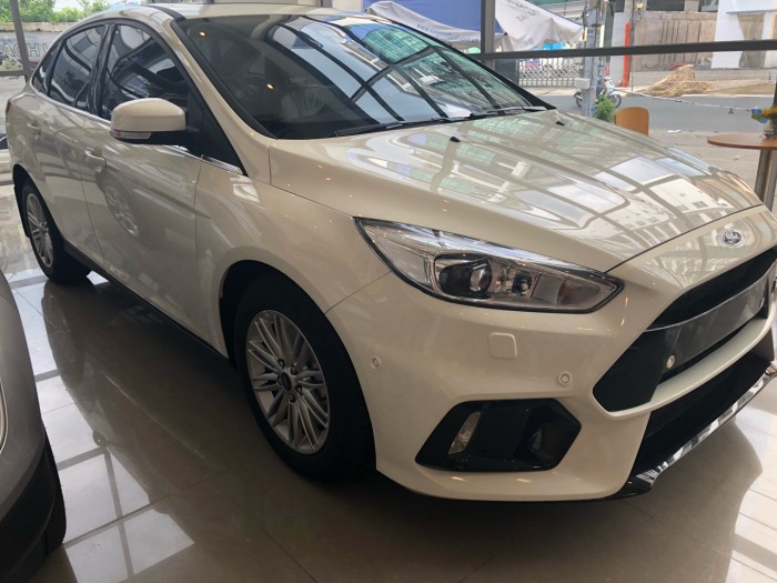 Giá xe Ford Focus Titanium 1.5L 4 cửa số tự động, trả trước 150 triệu có xe giao ngay tại Ford Gia Định