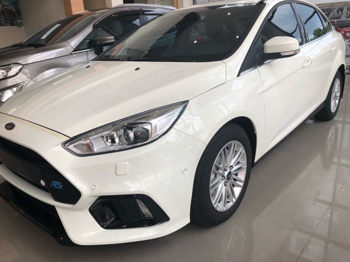 Giá xe Ford Focus Titanium 1.5L 4 cửa số tự động, trả trước 150 triệu có xe giao ngay tại Ford Gia Định