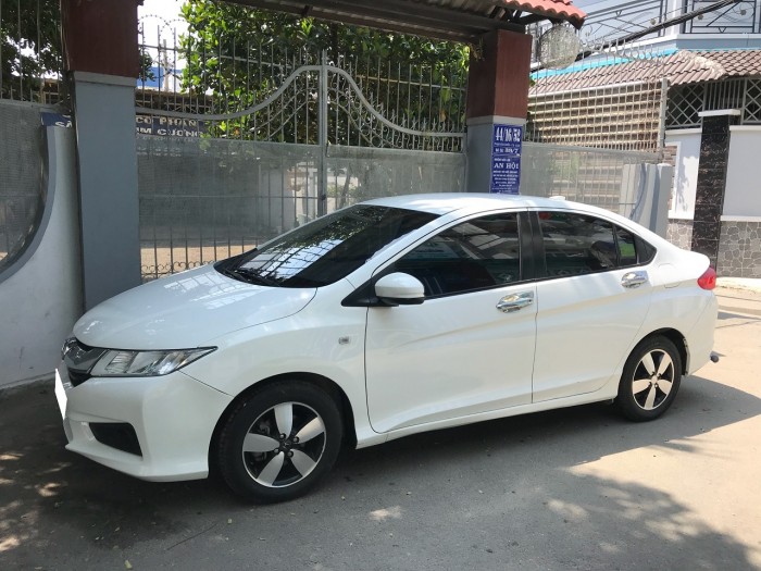Bán Honda City 2016 số sàn màu trắng chính chủ đẹp và độc
