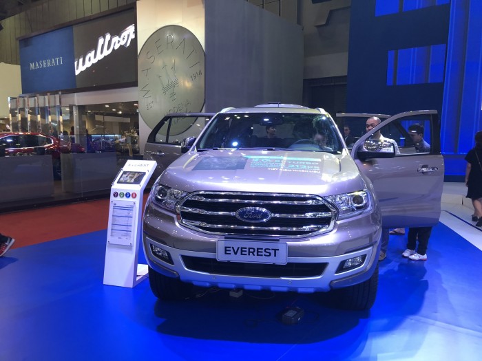 Ford Everest 2.0L Bi-Turbo 2019 trả trước 300 triệu có xe ngay tại Ford Gia Định