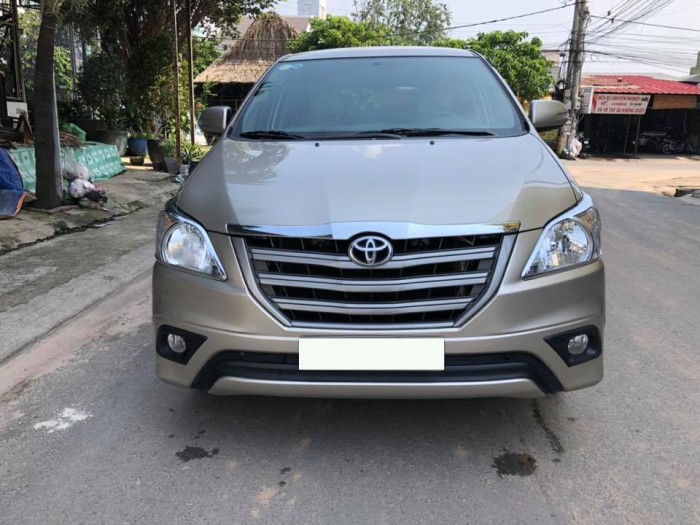Cần bán rẻ Toyota  Innova đời 2016 màu vàng cát đẹp