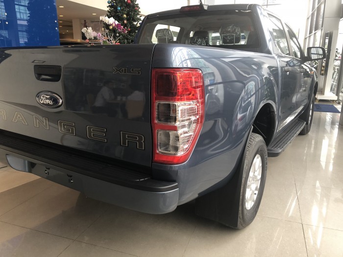 Giá xe Ford Ranger XLS 2.2L AT, trả trước 200 triệu có xe giao ngay tại Ford Gia Định