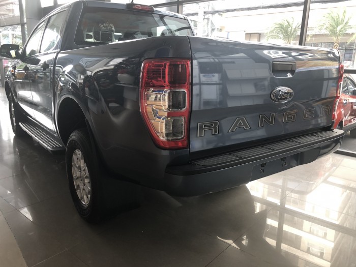 Giá xe Ford Ranger XLS 2.2L AT, trả trước 200 triệu có xe giao ngay tại Ford Gia Định