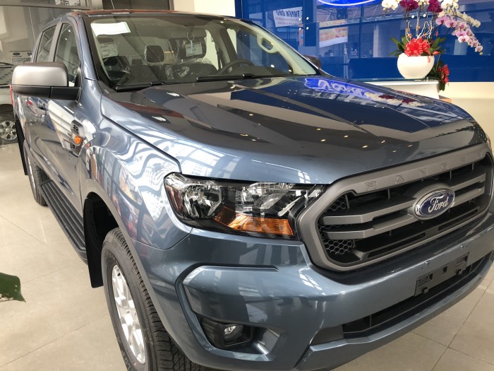 Giá xe Ford Ranger XLS 2.2L AT, trả trước 200 triệu có xe giao ngay tại Ford Gia Định