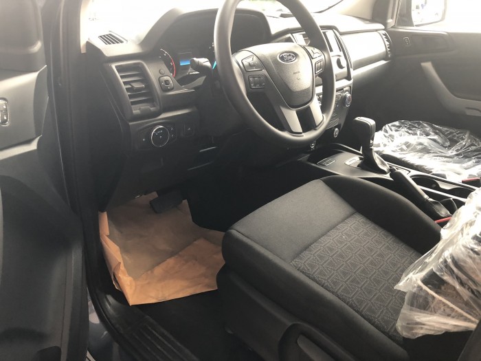 Giá xe Ford Ranger XLS 2.2L AT, trả trước 200 triệu có xe giao ngay tại Ford Gia Định