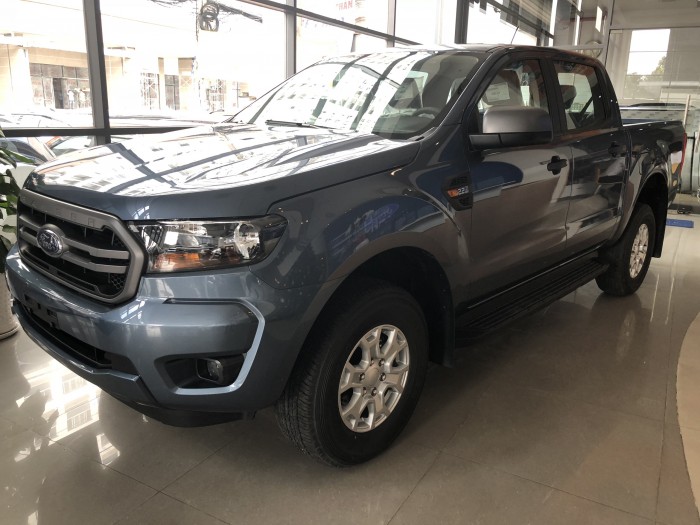 Giá xe Ford Ranger XLS 2.2L AT, trả trước 200 triệu có xe giao ngay tại Ford Gia Định