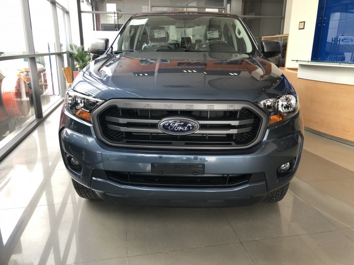 Giá xe Ford Ranger XLS 2.2L AT, trả trước 200 triệu có xe giao ngay tại Ford Gia Định