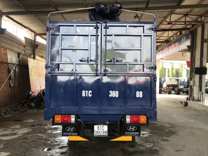 Giá xe tải Hyundai HD120S 8 tấn thùng inox chở gạch 12 bửng, trả trước 150 triệu là có xe giao tại Hyundai Vũ Hùng