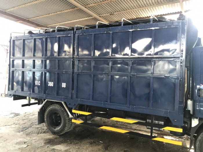 Giá xe tải Hyundai HD120S 8 tấn thùng inox chở gạch 12 bửng, trả trước 150 triệu là có xe giao tại Hyundai Vũ Hùng