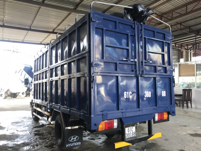 Giá xe tải Hyundai HD120S 8 tấn thùng inox chở gạch 12 bửng, trả trước 150 triệu là có xe giao tại Hyundai Vũ Hùng