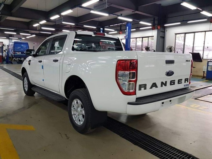 Ford Ranger XLS 2.2L AT - Tặng phụ kiện, giảm giá tiền mặt , có xe giao ngay trả trước 200 triệu tại Ford Gia Định