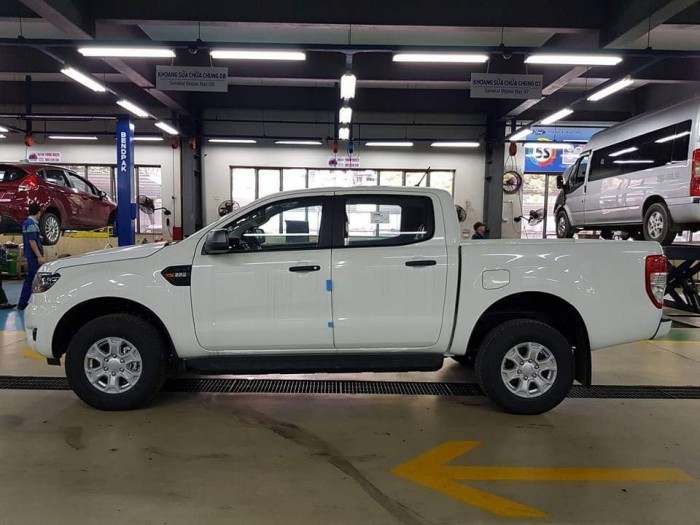 Ford Ranger XLS 2.2L AT - Tặng phụ kiện, giảm giá tiền mặt , có xe giao ngay trả trước 200 triệu tại Ford Gia Định