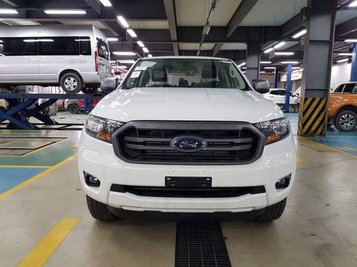 Ford Ranger XLS 2.2L AT - Tặng phụ kiện, giảm giá tiền mặt , có xe giao ngay trả trước 200 triệu tại Ford Gia Định