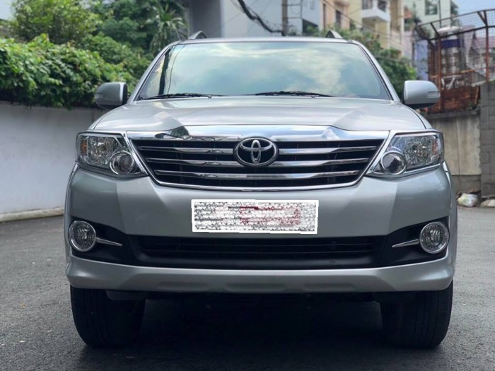 Cần tiền cần bán xe Fortuner, số tự động, máy xăng, sx.2015, màu bạc