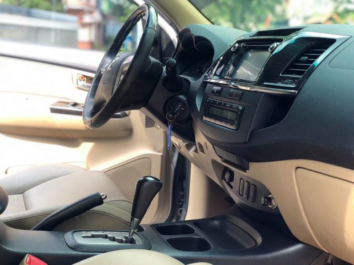 Cần tiền cần bán xe Fortuner, số tự động, máy xăng, sx.2015, màu bạc