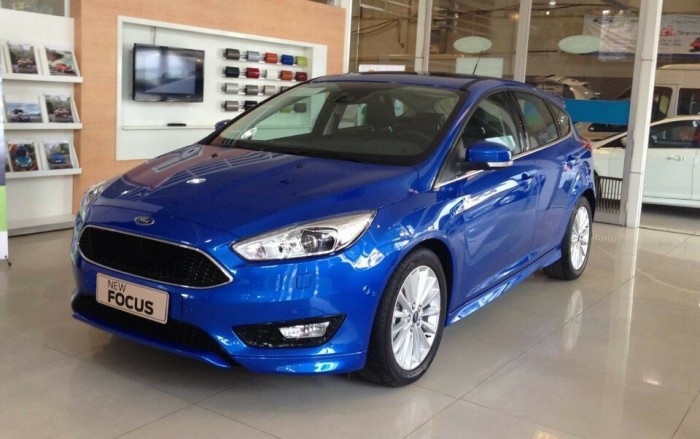 Ford Focus Sport màu xanh, trả trước 150 triệu, giao xe ngay tại Ford Gia Định