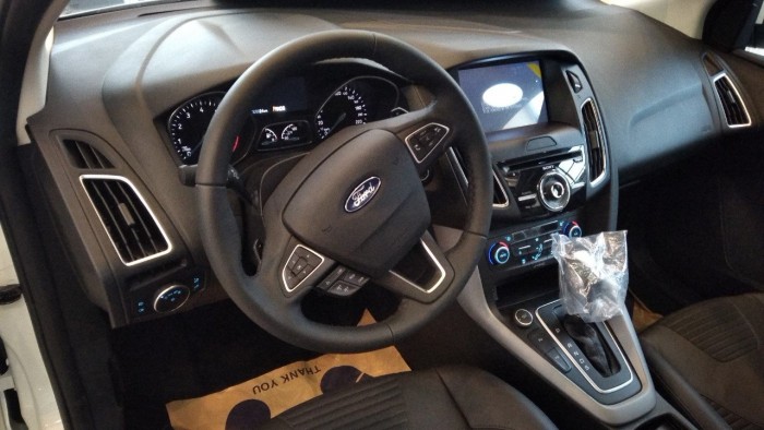 Ford Focus Sport màu xanh, trả trước 150 triệu, giao xe ngay tại Ford Gia Định