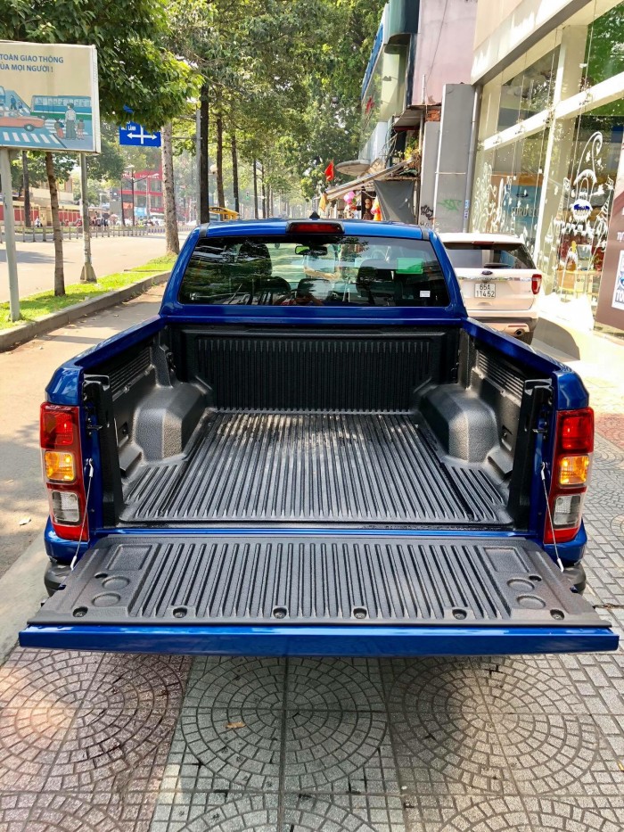 Ford Ranger Raptor 2019, màu xanh dương, trả trước 300 triệu có xe giao ngay tại Gia Định Ford