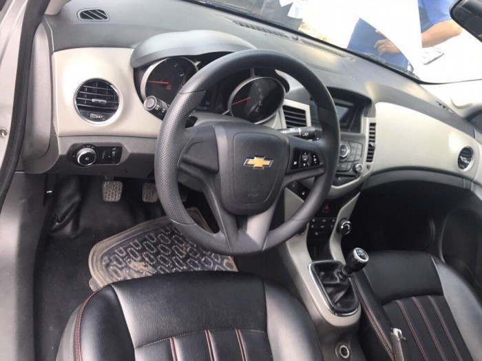 Bán xe Chevrolet Cruze đời 2013 số sàn màu bạc,xe zin đẹp bao lỗi