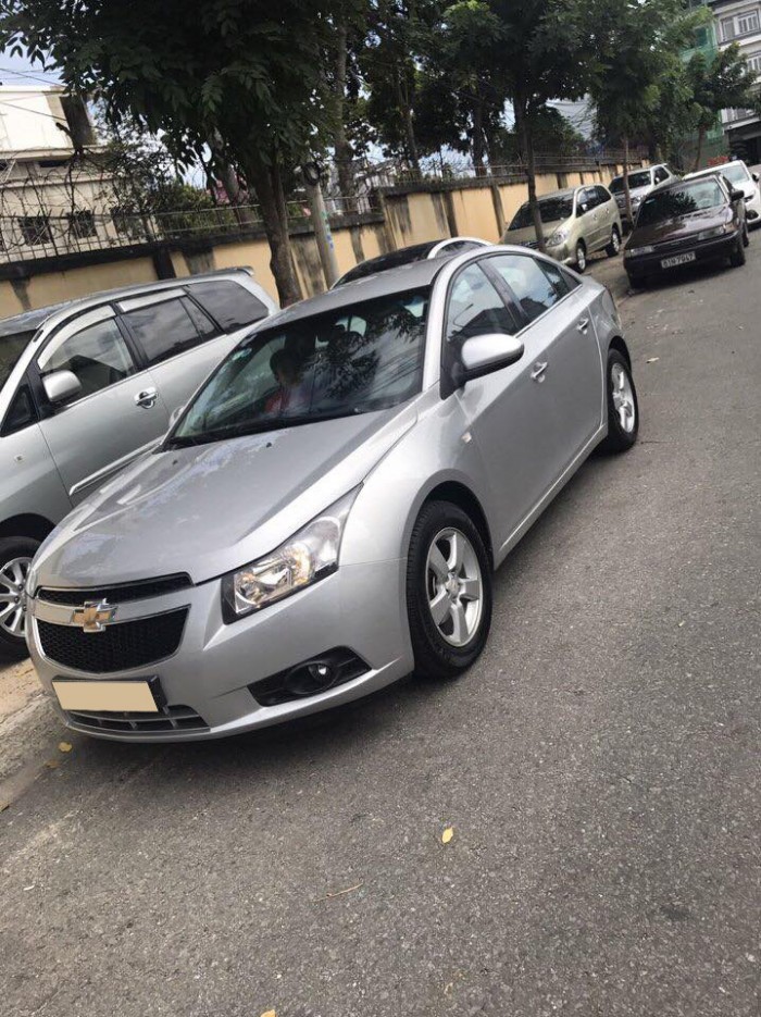 Bán xe Chevrolet Cruze đời 2013 số sàn màu bạc,xe zin đẹp bao lỗi