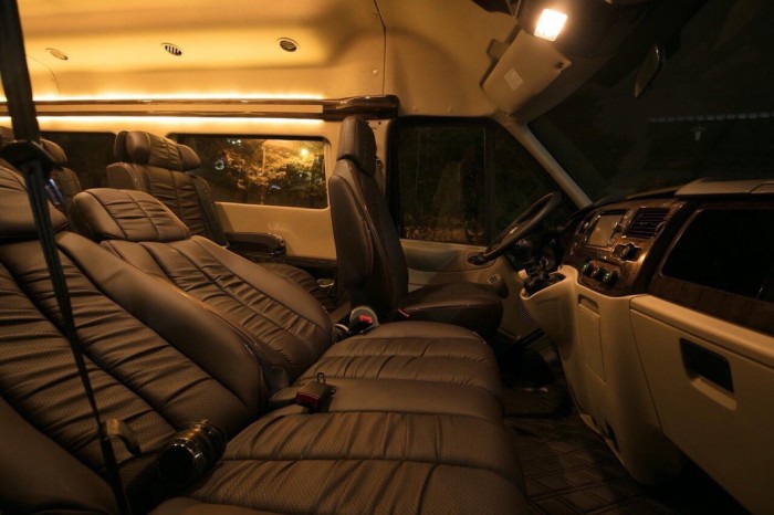 Giá xe Ford Transit Limousine S2 2019 tốt nhất, trả trước 400 triệu là có xe giao ngay tại Ford Gia Định