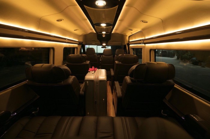 Giá xe Ford Transit Limousine S2 2019 tốt nhất, trả trước 400 triệu là có xe giao ngay tại Ford Gia Định