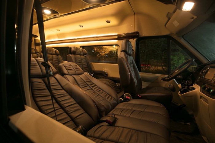 Giá xe Ford Transit Limousine S2 2019 tốt nhất, trả trước 400 triệu là có xe giao ngay tại Ford Gia Định