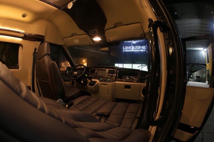 Giá xe Ford Transit Limousine S2 2019 tốt nhất, trả trước 400 triệu là có xe giao ngay tại Ford Gia Định