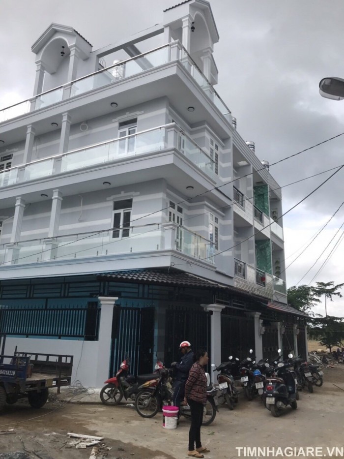 Bán nhà kiểu Villa tại Huỳnh Tấn Phát, Phú Xuân Nhà Bè, góc 2 mặt tiền, DT 84m2, 2 lầu đúc.
