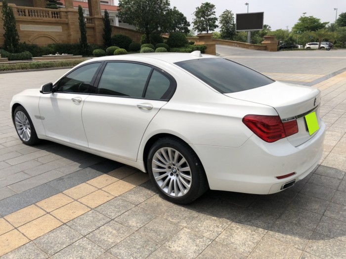 Cần bán Bmw 750Li sx 2011 màu trắng tinh. nhập khẩu, đập thùng 1 đời chủ