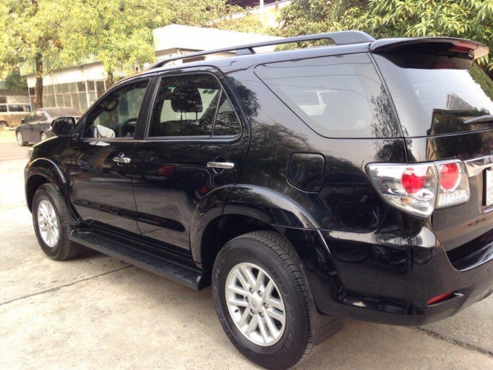 Cần tiền bán Fortuner 2014, số sàn, máy dầu, màu đen  đẹp như mới