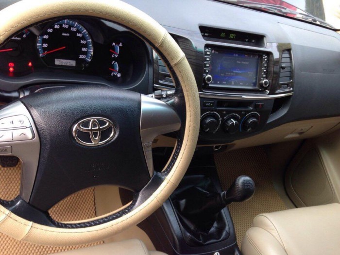 Cần tiền bán Fortuner 2014, số sàn, máy dầu, màu đen  đẹp như mới