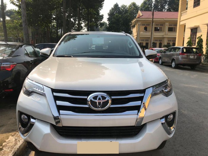 Cần tiền gấp bán nhanh xe Toyota Fortuner 2018, tự động máy xăng