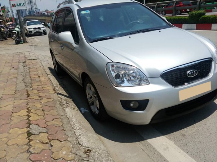 Cần bán gấp Kia Carens 2016, số sàn, màu bạc gầm cao bệ chắc