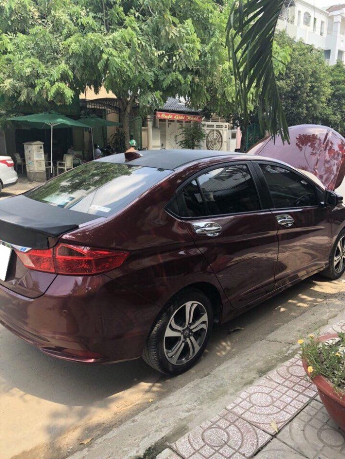 Cần tiền bán xe City 2016, số tự động, màu đỏ đô.