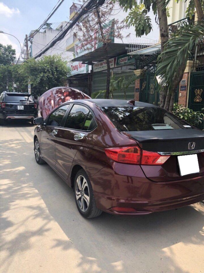 Cần tiền bán xe City 2016, số tự động, màu đỏ đô.
