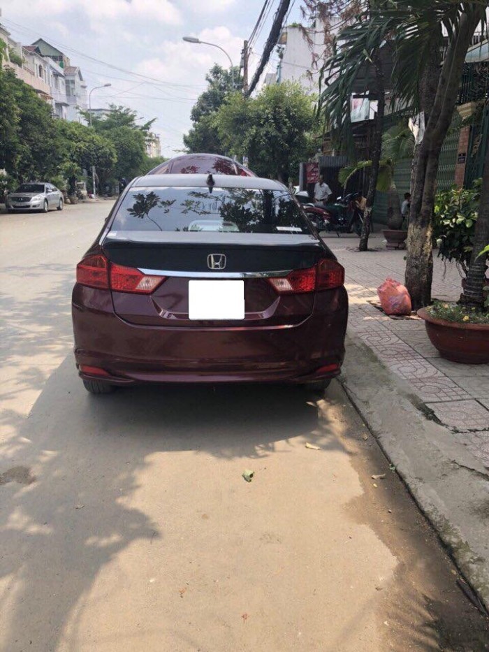 Cần tiền bán xe City 2016, số tự động, màu đỏ đô.