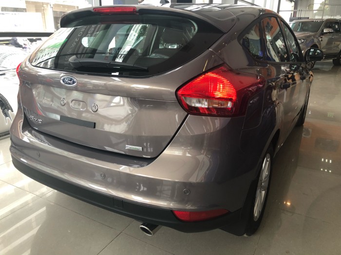 Giá xe Ford Focus Trend 5 cửa, số tự động, trả trước 150 triệu có xe ngay tại Ford Gia Định