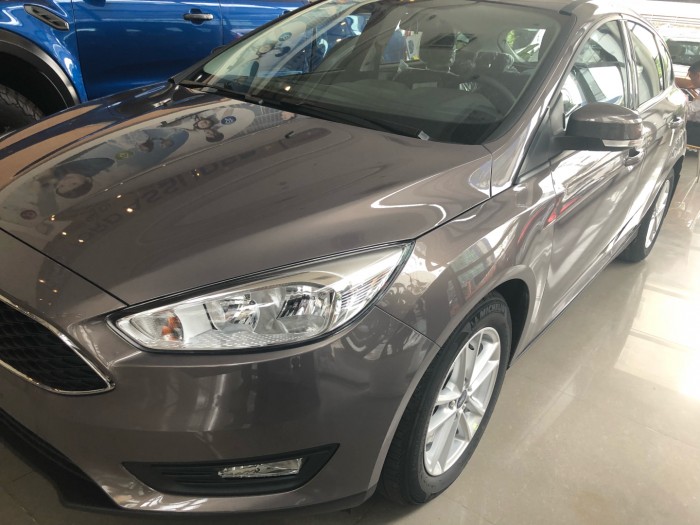 Giá xe Ford Focus Trend 5 cửa, số tự động, trả trước 150 triệu có xe ngay tại Ford Gia Định